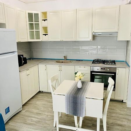 Cozy Central Apartment With 2 Rooms Бухарест Экстерьер фото